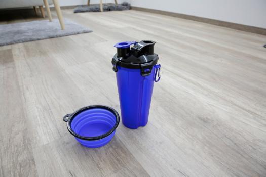 Trinkflasche Hunde und Reisenapf 2 in1 - Kerbl Futternapf und Wasserflasche für unterwegs