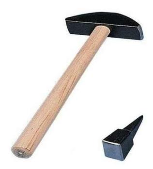 Sensenzubehör Dengelhammer und Dengelamboss