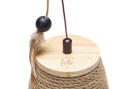 Designed by Lotte Tumble Mae Katzenspielzeug - steht selbstständig auf - Federwedel, Echtholz