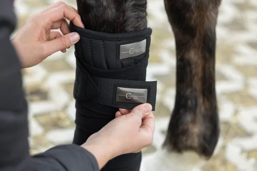 Fleecebandage CovallieroTherm 4 Stück - Bandage Thermo für Pferde, waschbare, schwarze Pferdebandagen Keramikpartikel
