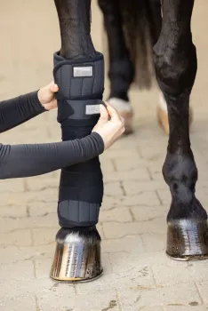 Fleecebandage CovallieroTherm 4 Stück - Bandage Thermo für Pferde, waschbare, schwarze Pferdebandagen Keramikpartikel