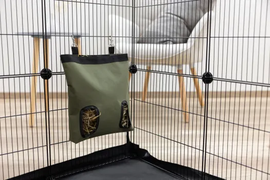 Heuraufe Nager - Heutasche mit Futteröffnungen für Meerschweinchen, Kaninchen und andere Kleintiere, saubere Fütterung, kaum Verlust