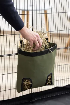 Heuraufe Nager - Heutasche mit Futteröffnungen für Meerschweinchen, Kaninchen und andere Kleintiere, saubere Fütterung, kaum Verlust