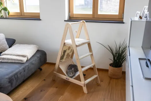 Designer Kratzbaum Kerbl Ladder 2.0 - Katzenkratzbaum und Katzenleiter in Einem, mit Hängematte und 2 Liegeflächen 104 cm