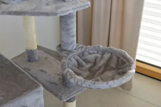 Kratzbaum Levi Kerbl für Katzen - hoher Katzenbaum 167 cm für kleine bis mittelgroße Katzen, ideal für mehrere Katzen