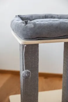 Kratzbaum Noah I grau - Kerbl Katzenbaum, gemütliches, waschbares  Katzenbett, eckige Kratzsäulen, als Eckkratzbaum geeignet
