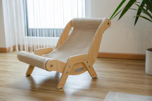 Katzenliege für drinnen und draußen - Kerbl Sundowner -  Liege ist zugleich Kratzmatte und Liegeplatz für Katzen