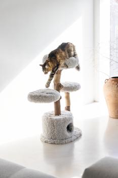 [B-Ware] Naturholz Katzenkratzbaum Ziza 100cm Designed by Lotte mit Naturstämmen