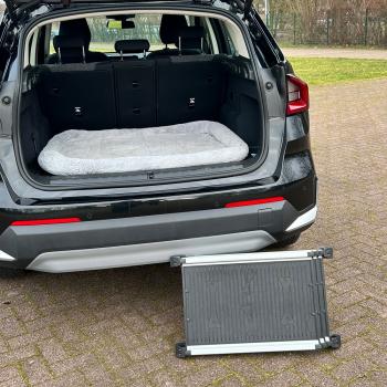 Hunderampe fürs Auto - ausziehbare Aluminium Teleskop-Rampe - Einstiegshilfe für Hunde in Kofferraum