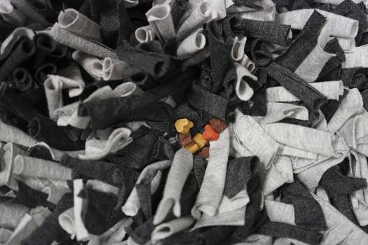 Schnüffelteppich für Katzen und Hunde von Nobby [56 x 44 cm] Schnüffelmatte grau-schwarz