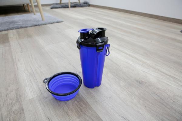 Trinkflasche Hunde und Reisenapf 2 in1 - Kerbl Futternapf und Wasserflasche für unterwegs