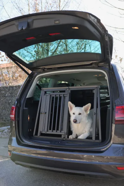 Auto Hundebox - Alu-Transportbox Vacation mit Antirutschmatte, eintürig oder zweitürig, schwarz