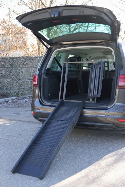 Auto Hundebox - Alu-Transportbox Vacation mit Antirutschmatte, eintürig oder zweitürig, schwarz