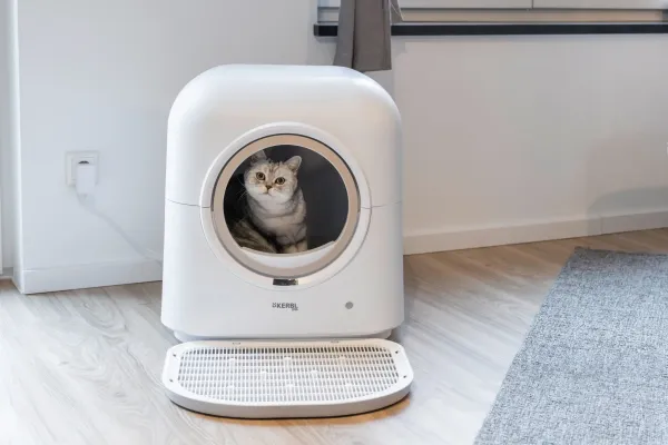 Katzentoilette Smart, selbstreinigend weiß mit Appsteuerung 54 x 54 x 60 cm - Haubentoilette mit Filter vollautomatisch