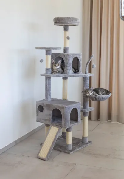 Kratzbaum Levi Kerbl für Katzen - hoher Katzenbaum 167 cm für kleine bis mittelgroße Katzen, ideal für mehrere Katzen