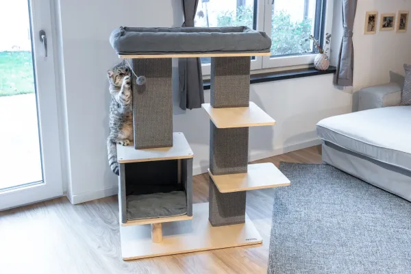 Kratzbaum Noah IV grau - Kerbl Designer Katzenbaum Echtholz, eckige Kratzsäulen, als Eckkratzbaum geeignet