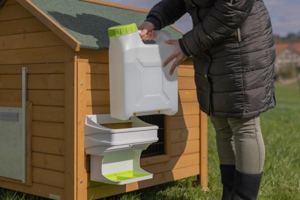 SmartCoop Geflügeltränke 10L Hühnertränke mit Wandhalterung